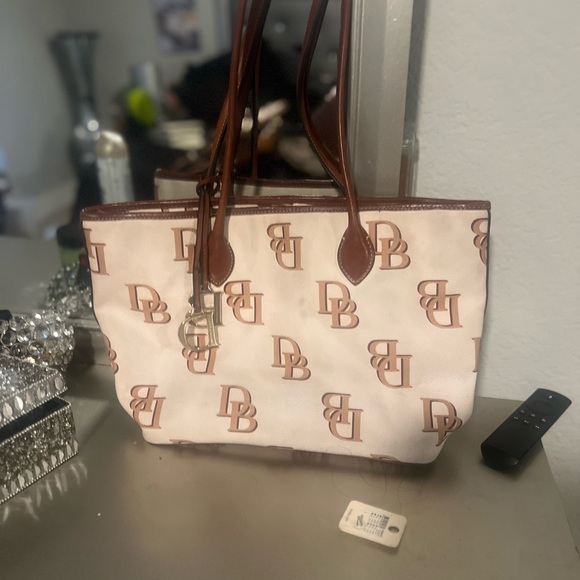 Gently used purses good shape - Picture 1 of 2